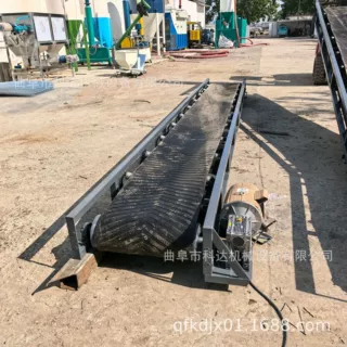 可水平可爬坡散料皮带输送机 混凝土装车用皮带输送机 电动升降