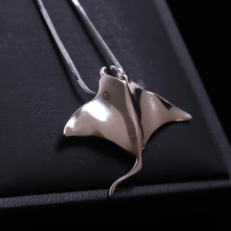 2025 New Devil Fish Necklace, Simple, Fashionable and Elegant, Plain Clavicle Chain, Niche Exquisite High-End Gift