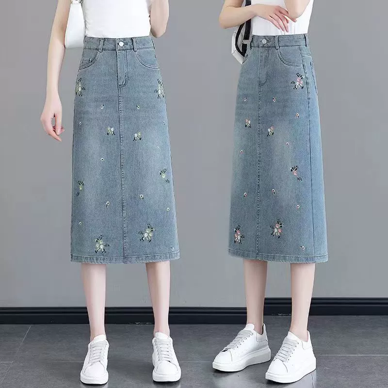 Джинсовая юбка с вышивкой в ​​китайском стиле, новая летняя юбка с высокой талией 2025, юбка средней длины с разрезом для похудения