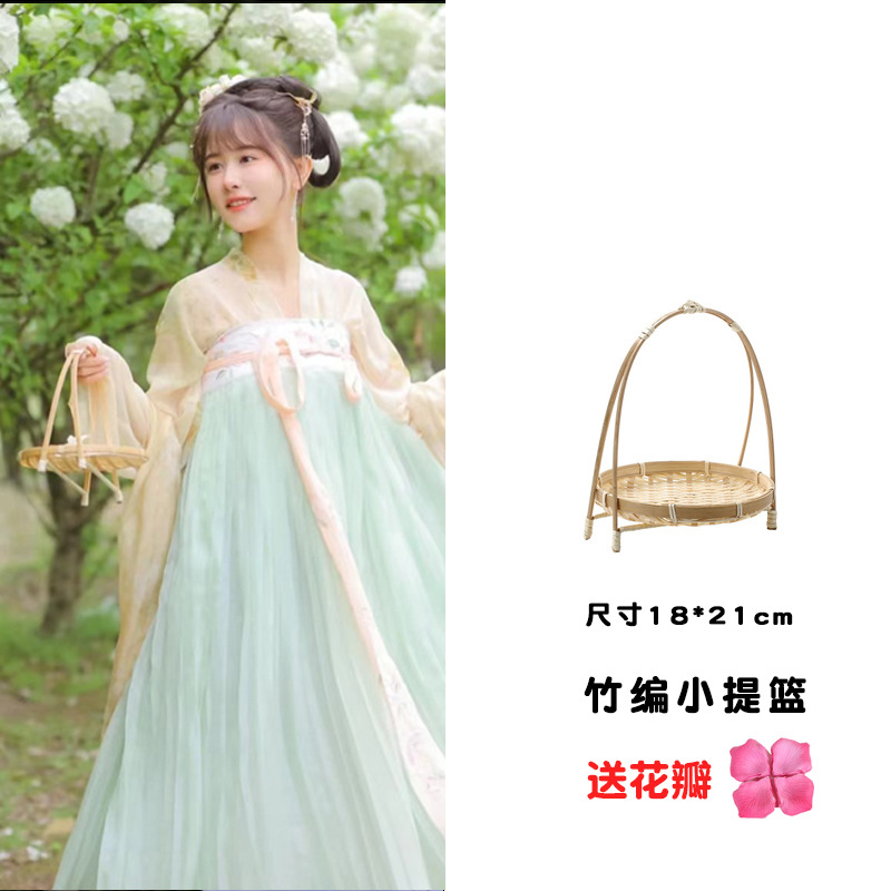 Basket with legs and 30 compressed petals included