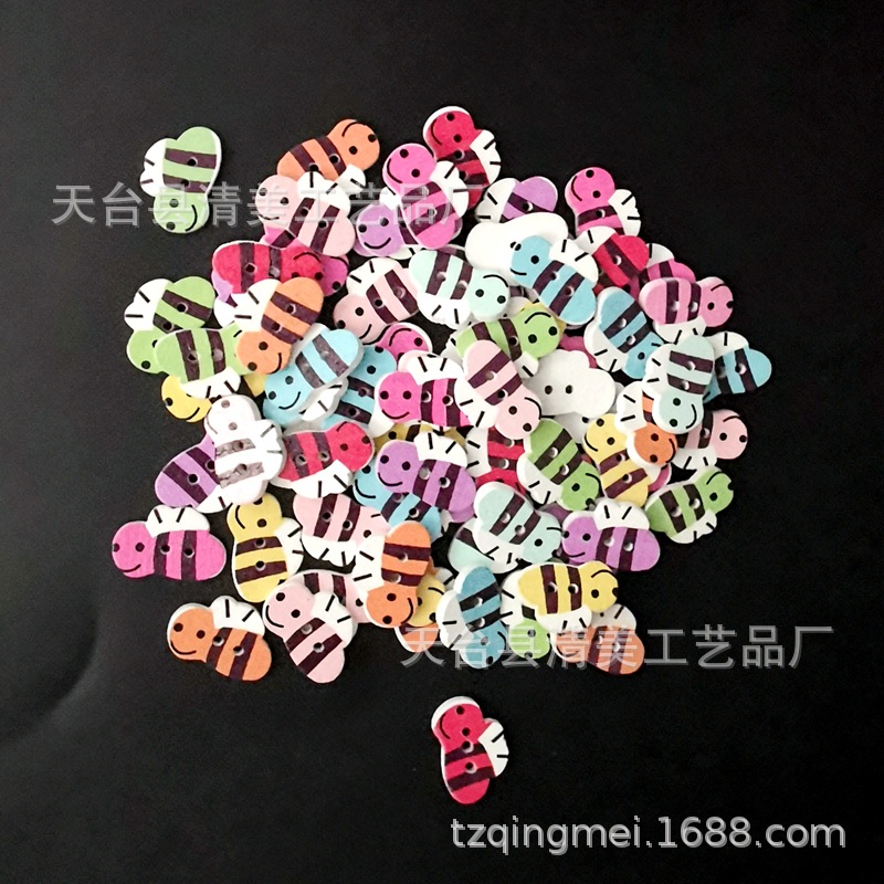 Linda abeja de color de dibujos animados abeja botón de madera pintada de dibujos animados abeja 100 piezas por paquete