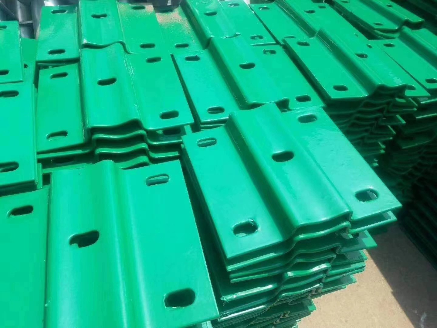 Carretera rural anticolisión viga de acero corrugada barrera barrera galvanizada en caliente autopista barrera barrera barrera barrera anti-escalada