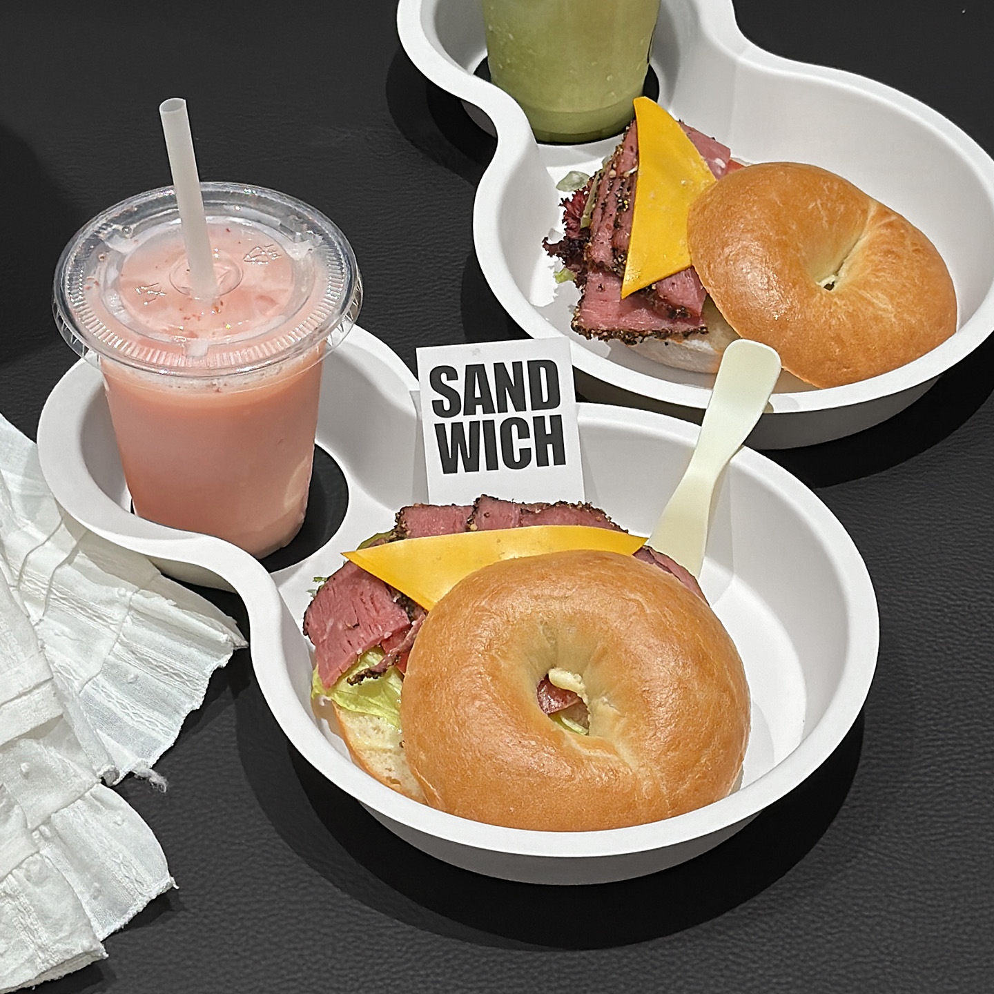 一次性街头brunch纸浆咖啡饮料杯架热狗西餐轻食托盘citywalk随行