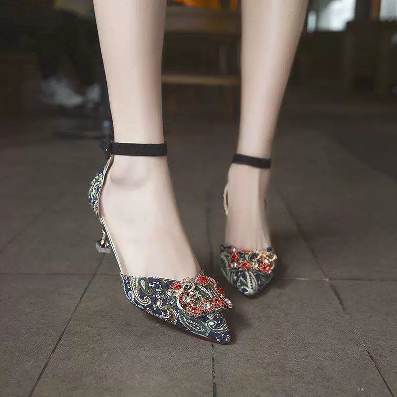 2025 новые летние сандалии для женщин, красные, квадратная пряжка, ажурные, однорядные ремешки, шпильки, банкетные туфли на высоком каблуке, свадебная обувь