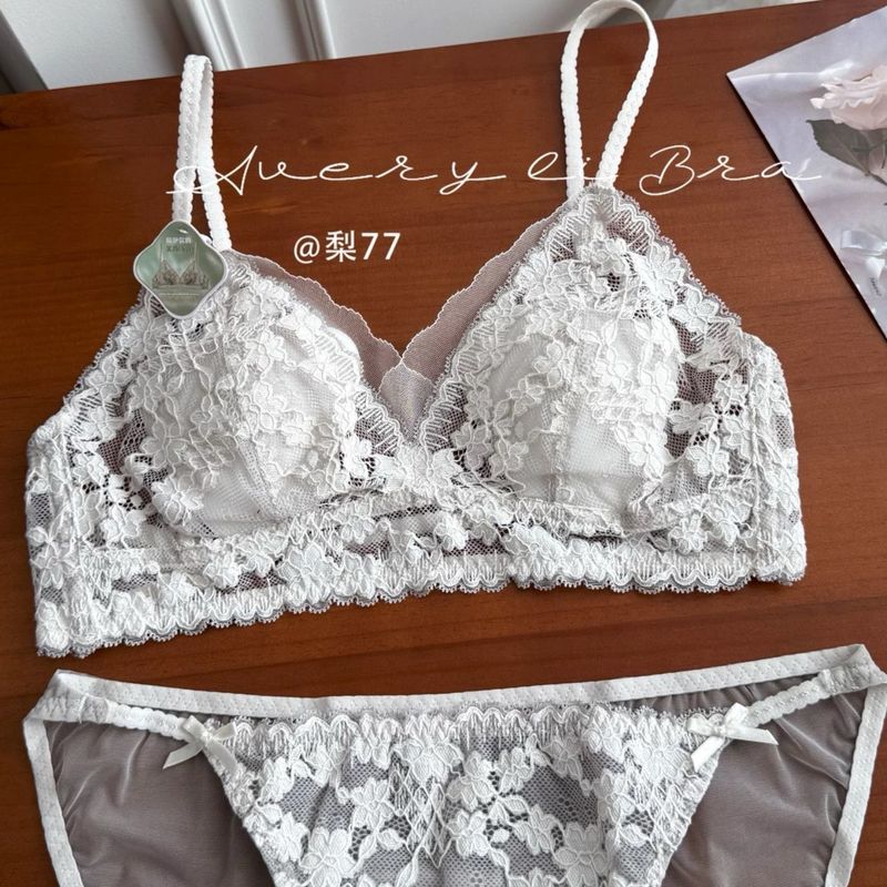 含蓄且炽热;法式复古刺绣蕾丝三角杯内衣女交叉美背显胸小文胸罩|undefined