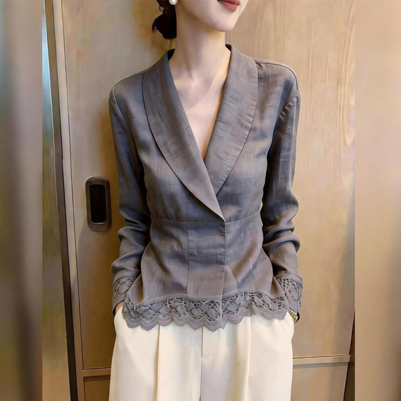 French-style lace patchwork long-sleeve shirt with a suit collar for women, 2026 autumn new trendy design, unique and fashionable top French-style lace patchwork long-sleeve shirt with a suit collar for women, 2026 autumn new trendy design, unique and fashionable top