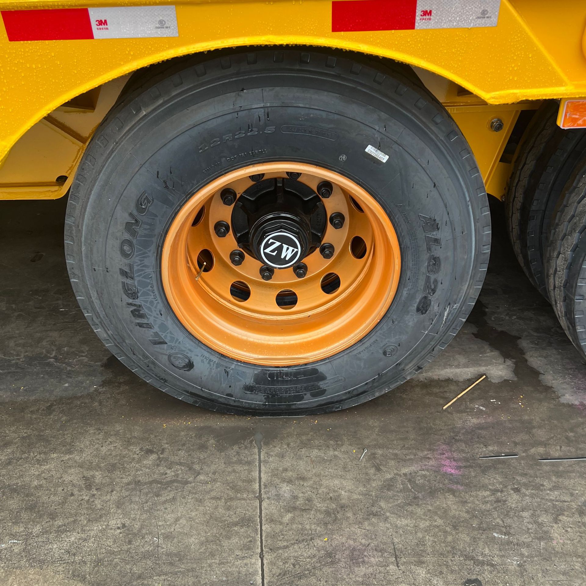 Source Factory Manufactures and Sells Heavy-Duty Load-Bearing Strong Low-Bed Semi-Trailers, Engineering Machinery Transport Trailers, Semi-Trailers