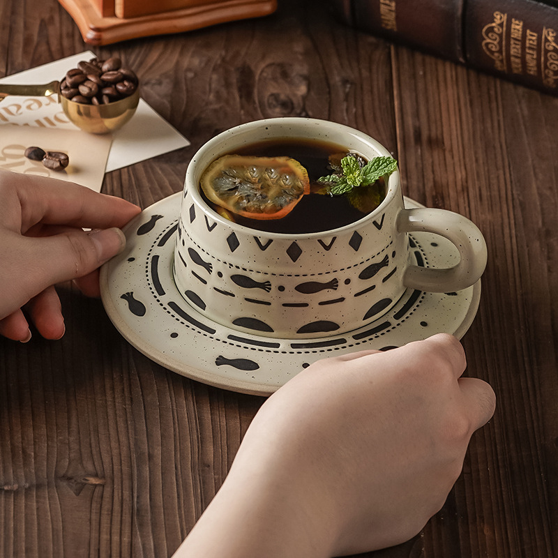 Ins taza de café elegante plato conjunto de taza de cerámica rugosa retró marca taza de latte taza de cerámica de alto valor facial