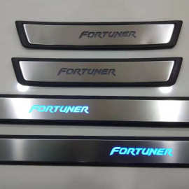 适用于fortuner 门槛条带灯流光灯迎宾踏板防刮装饰