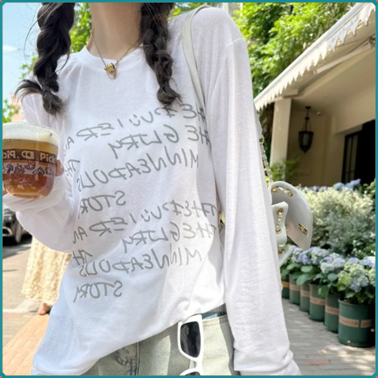 American-style retro Korean-inspired t-shirt with print, light green, long-sleeved, lettered, summer sun protection, thin for women.