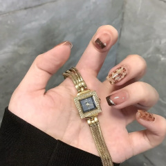 秋冬の新型の美ラードの猫の目の豹の紋様の純粋な手作業は甲の短い金の爪の貼る逸品の完成品の偽の爪を着ます。