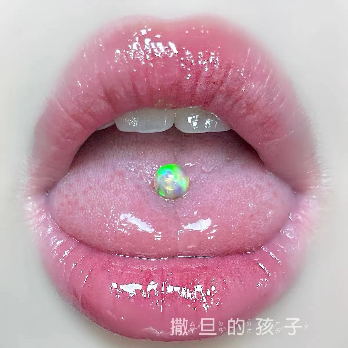 16G labret stud size and finish detail