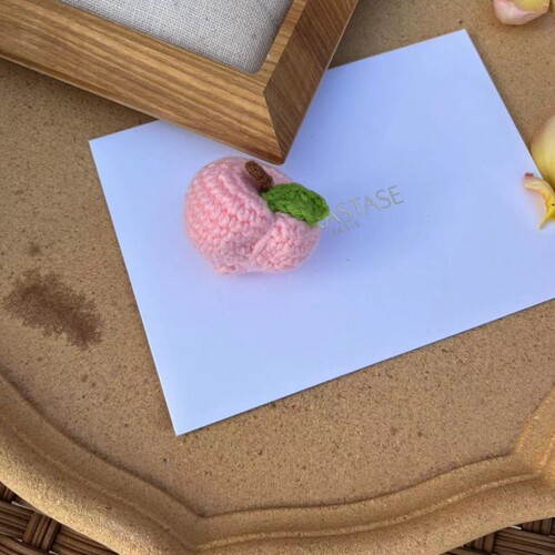  new Teacher’s Day gift crocheted peach and plum doll finished fruit pendant with peaches and plums all over the world