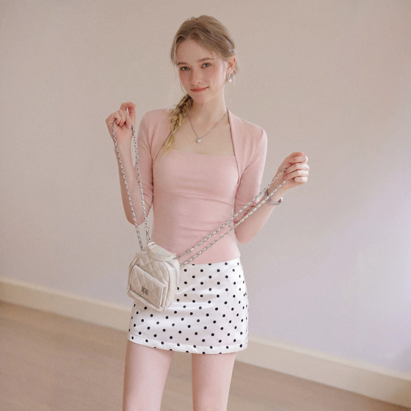 Sweet and alluring pink square-neck slim-fit mid-sleeve T-shirt for women, summer 2026 new Korean style, elegant and sexy top