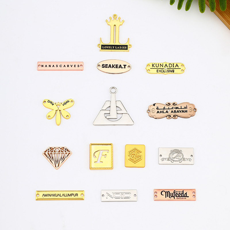 厂家锌合金标牌箱包字母五金标牌金属LOGO箱包铭牌制作手缝牌插脚