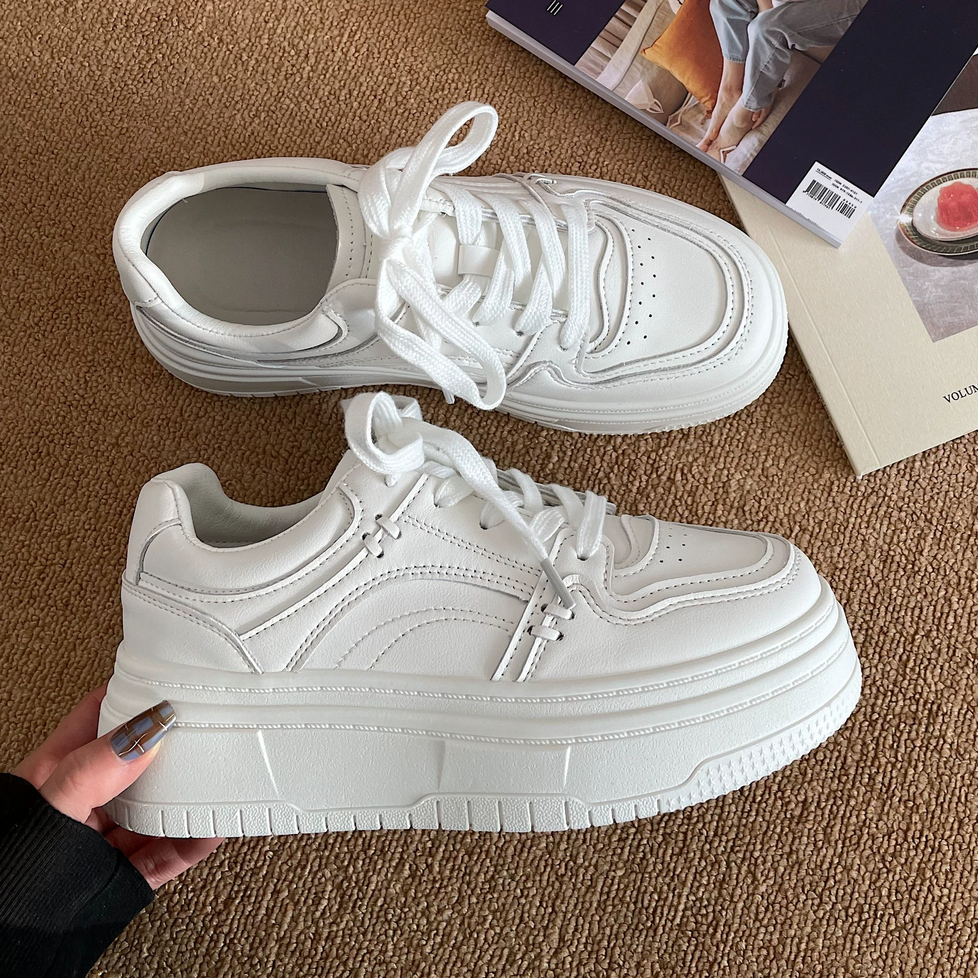 Ретро повседневные белые ножки маленькие кроссовки на толстой подошве женские 2024 новые осенние и зимние легкие кроссовки