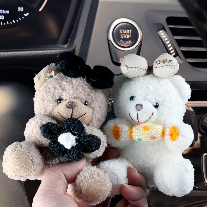 Celebridades de Internet, lindo oso, palanca de cambios, barra de limpiaparabrisas, decoración, automóvil, automóvil, pantalla de control central, joyería, diosa