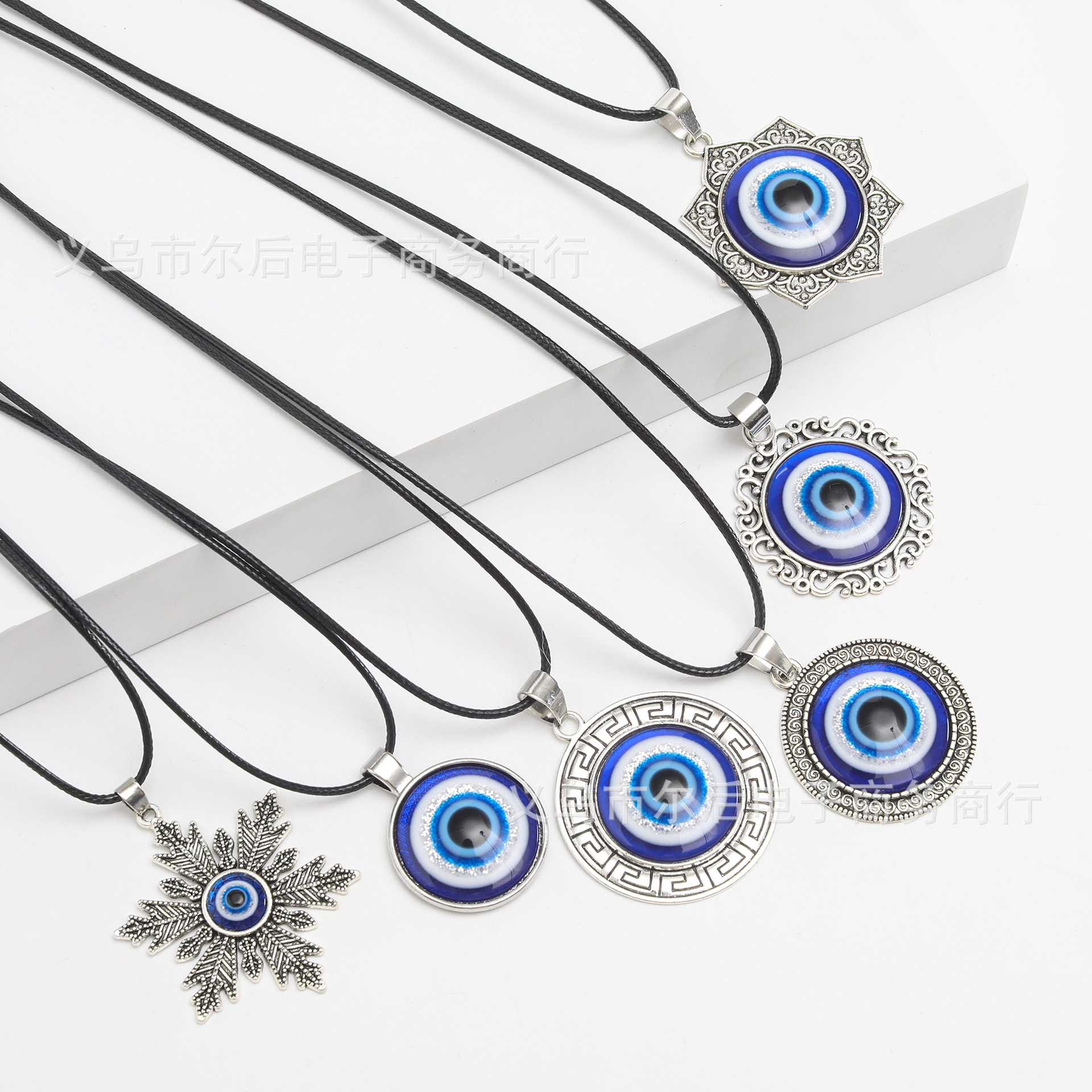 Joyas transfronterizas europeas y americanas retro turcas aleación redonda azul colgante ojo del diablo colgante ojos azules al por mayor