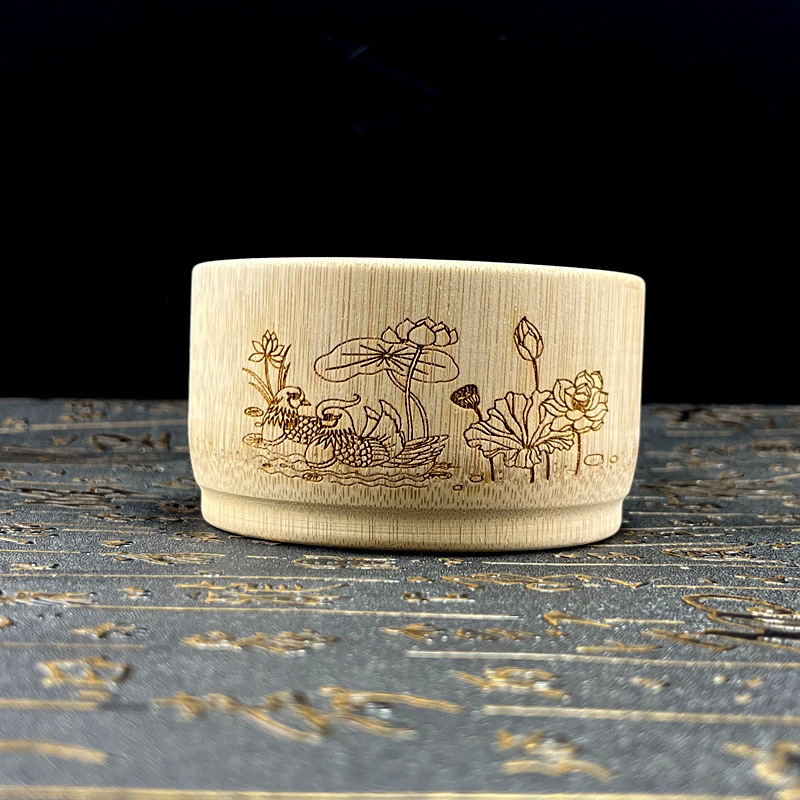 물속에서 노는 원앙