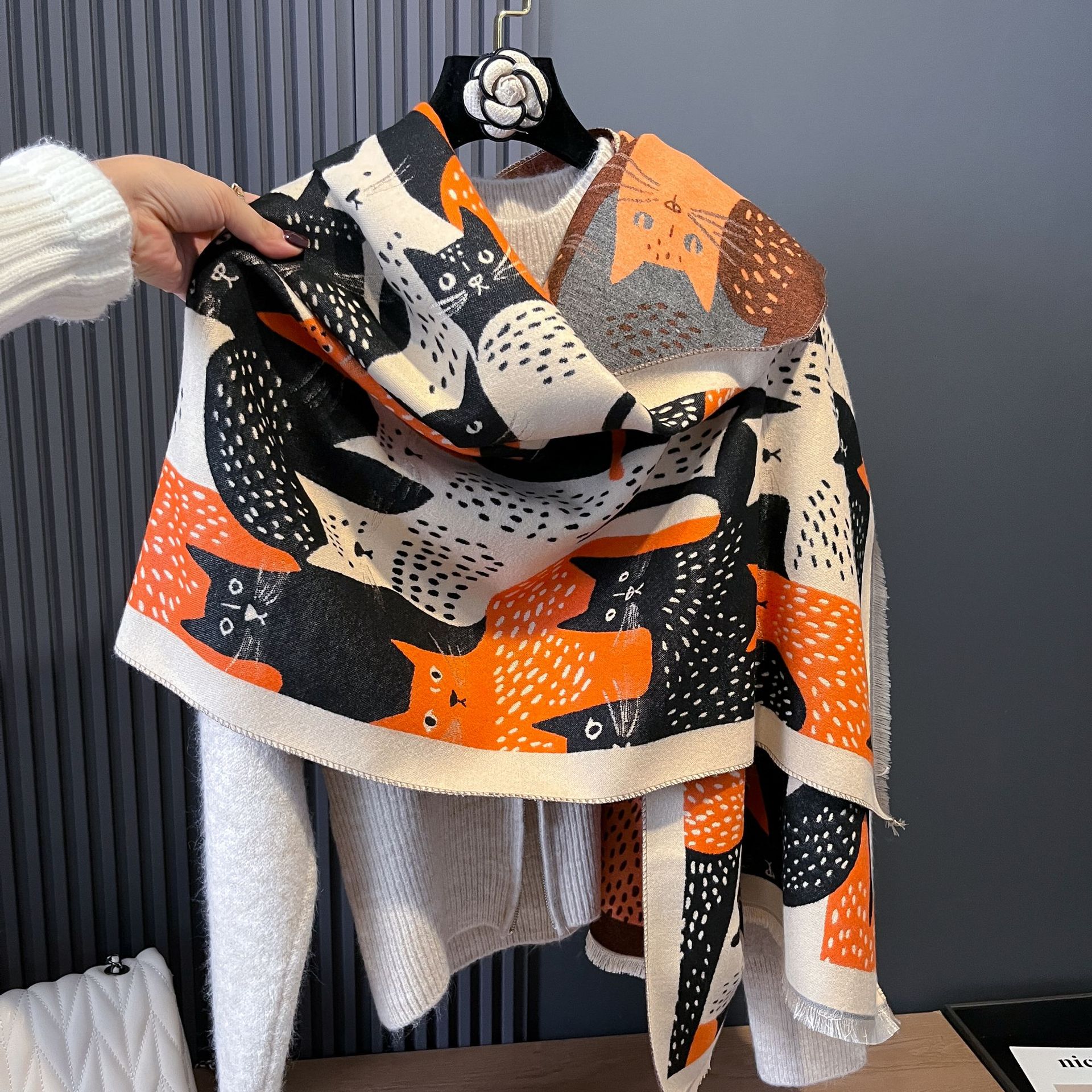 2024 dulce gato de dibujos animados de doble cara imitación de cachemir jacquard buñuelo de invierno grueso y cálido bufandas largas para mujeres