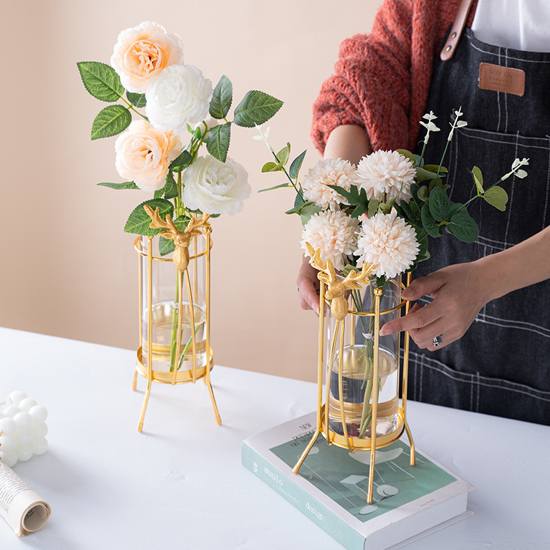 Fábrica al por mayor venta caliente florero ins estilo de hierro en forma de linterna florero hidropónico Luz de lujo de hierro florero de vidrio hogar