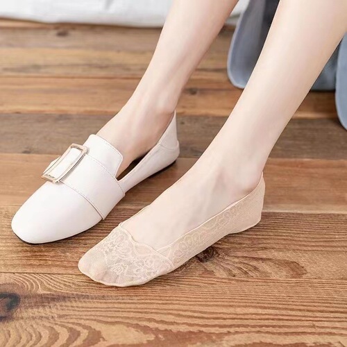 Lace boat socks for women summer thin peacock edge invisible women's socks silicone anti-cotton bottom shallow mouth Japanese socks for women wholesale