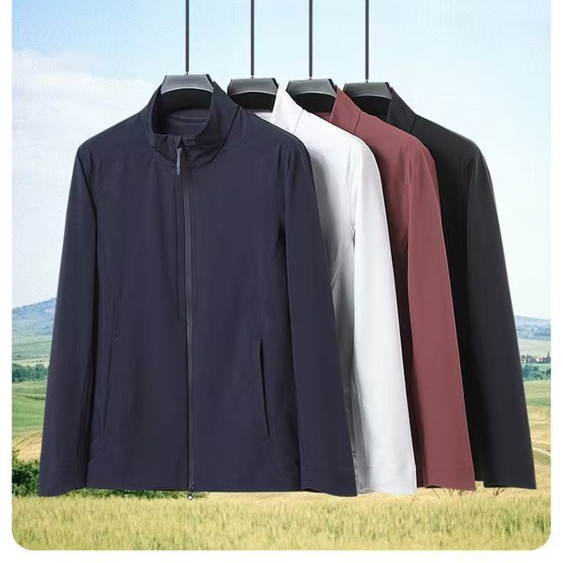 The same outdoor softshell windproof and wear-resistant jacket with fleece lining, designed for men, is also available as a couple's mountaineering jacket with a stand-up collar The same outdoor softshell windproof and wear-resistant jacket with fleece lining, designed for men, is also available as a couple's mountaineering jacket with a stand-up collar