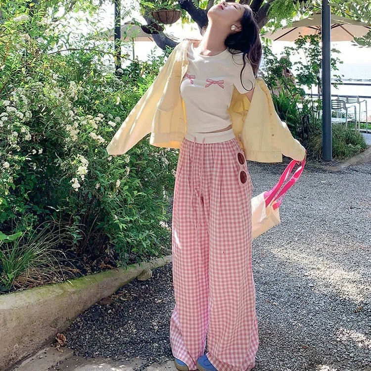 Cute fitted trousers, high waist, loose straight fit