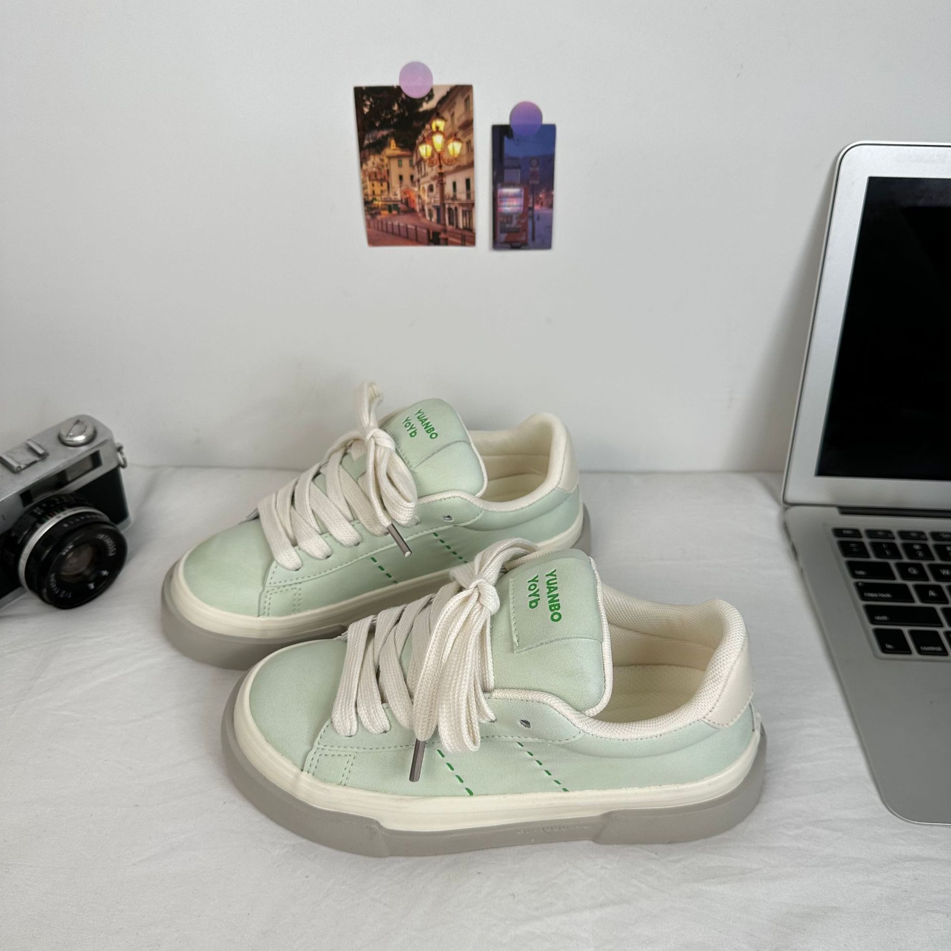 Yuanbo primavera y otoño 2025 zapatos de dopamina de mujer ins moda multifuncional super caliente zapatos de lona de diseño retro zapatos de skate casuales