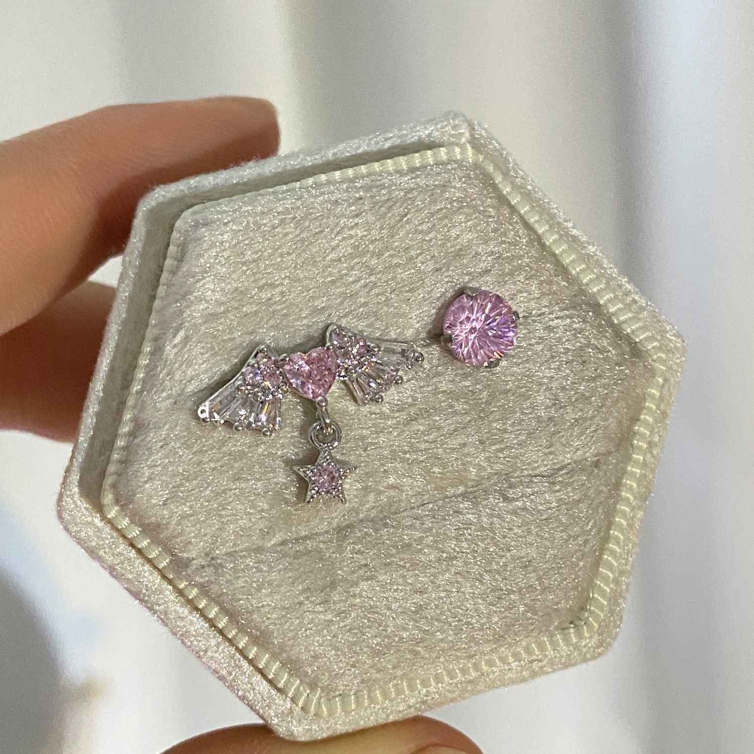 1 Piece, 1 Pair Quantity 1 Piece 1 Pair Simple Style Shiny Round Heart Shape Wings Inlay Alloy Rhinestones Ear Studs