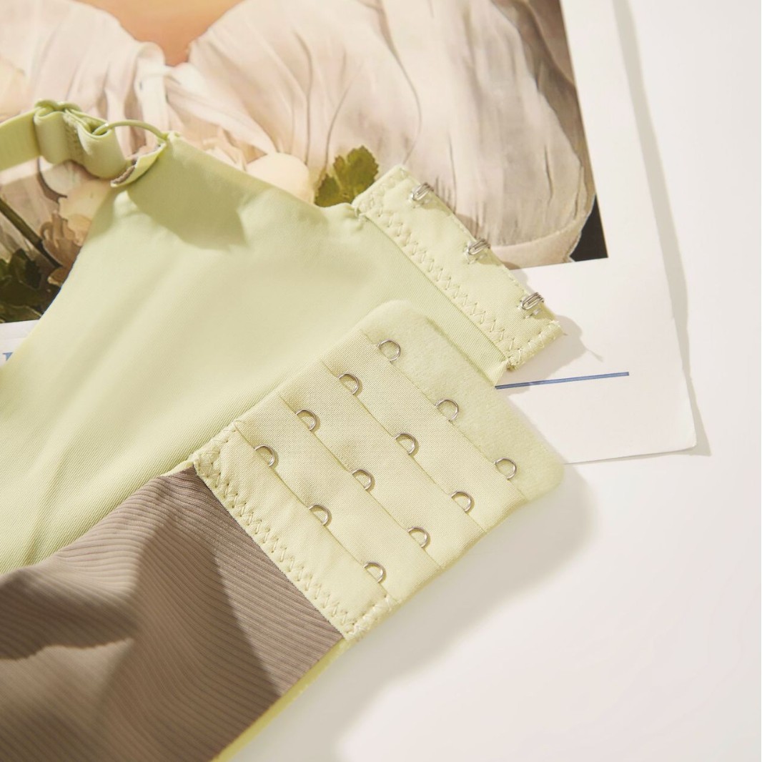 Venta directa de fábrica Comercio electrónico transfronterizo Sudeste de Asia Vietnam Tailandia Damas Pechos pequeños reunidos Sujetador lateral simple sin costuras