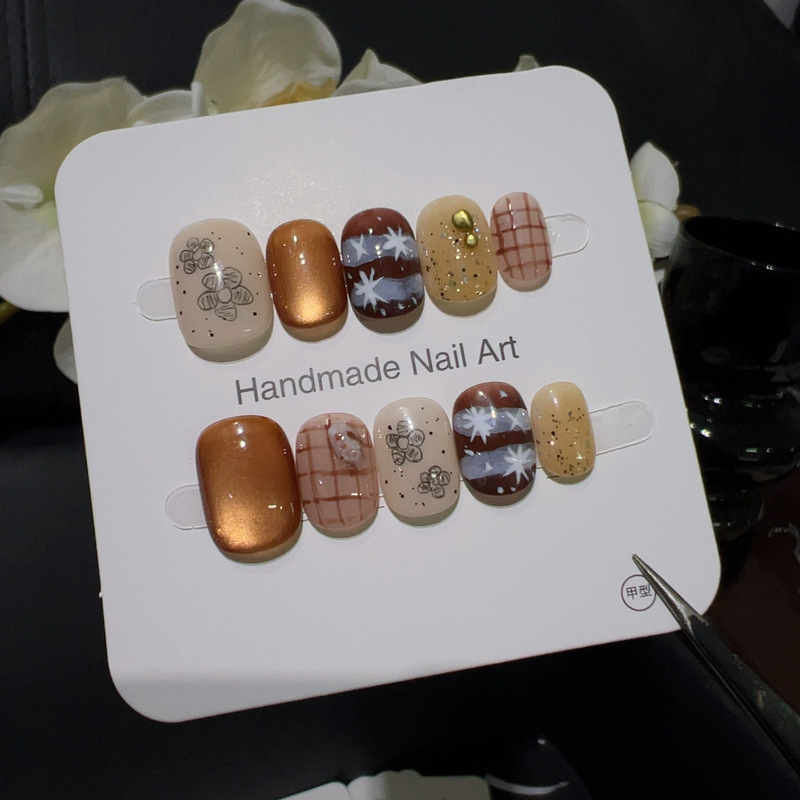 [Milk Apricot Graffiti] Warm Brown Hand-Painted Graffiti Wearable Nails Golden Brown Nebula Plaid Gentle Style Daily Work Clothing Manicure