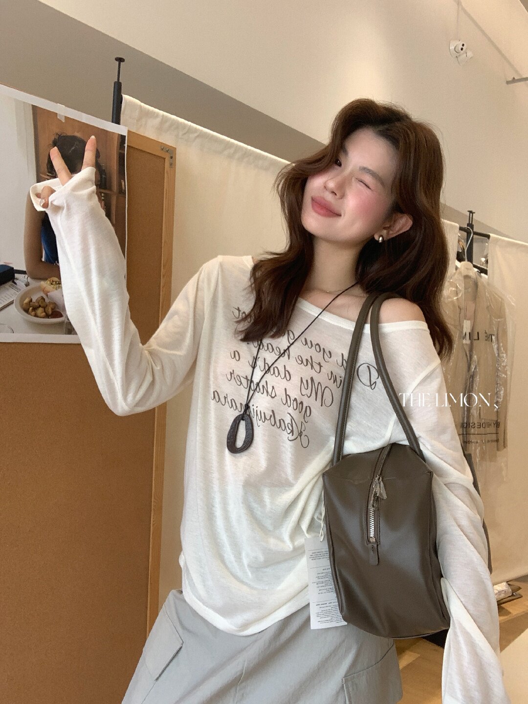 Áo thun nữ tay dài cổ tròn in chữ, phong cách Hàn Quốc, chất liệu cotton thoáng mát — màu đen, màu trắng, màu xám, màu vàng chi tiết 65