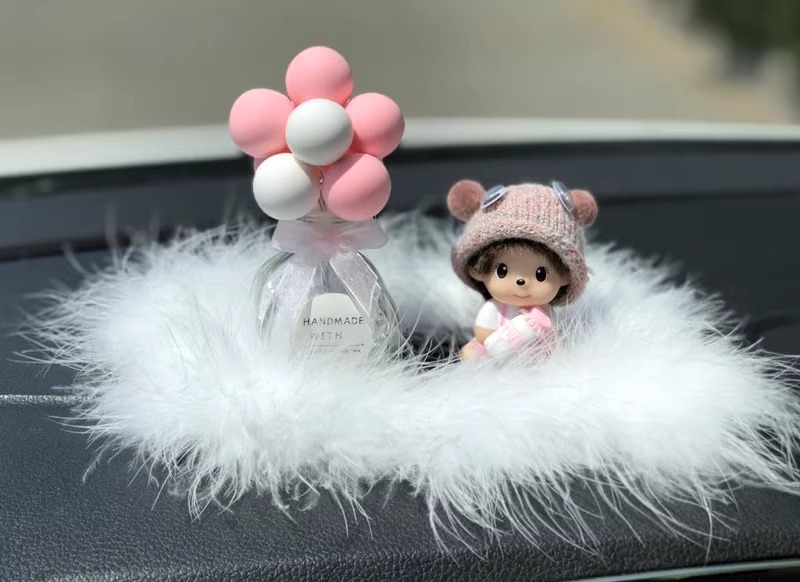 Cute car decoration car perfume ornaments creative personality Mengqiqi center console car interior supplies balloon women
