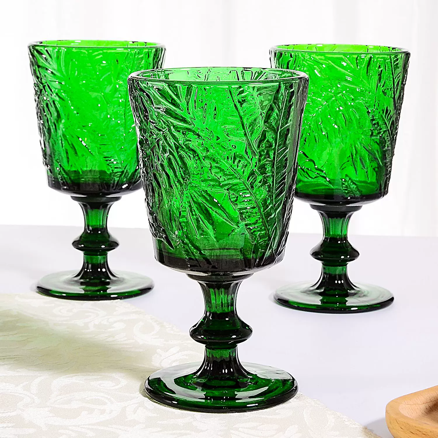 尚源家用ins高颜值绿色加厚实复古浮雕玻璃果汁杯高脚红酒杯子