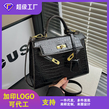 ʯ�^�y�P��������2025�����¿�С���ϰ�ͨ��Ů�μ�б����ٴ�