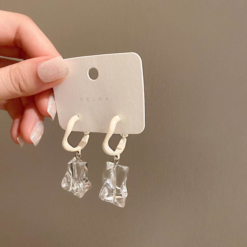 Fashion Irregular Transparent Acrylic Earrings Wholesale display picture 4