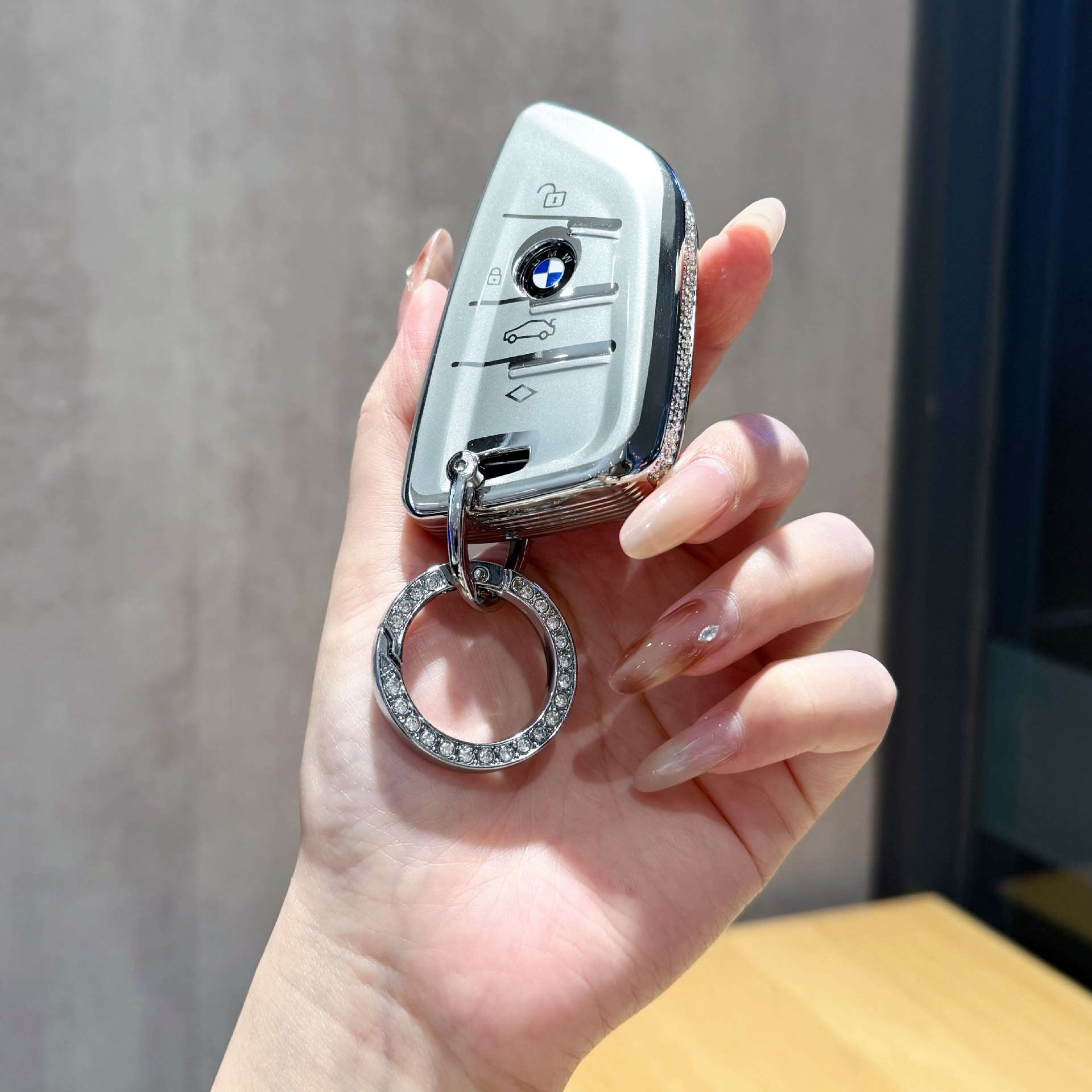 Suitable for BMW key cases, new 3 Series 330li, 5 Series 530li, X1, X2, X3, X4, X5, blade-style women's key case
