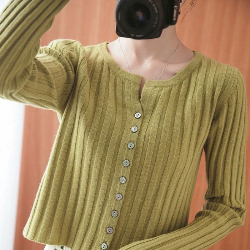 Демисезонная короткая кофта-п cardigan?