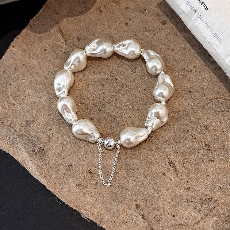Shijia Imitation Baroque Pearl Bracelet for Women, Niche Accessible Luxury Fashion Anti-Lost Chain Magnetic Buckle Design Beaded Bracelet