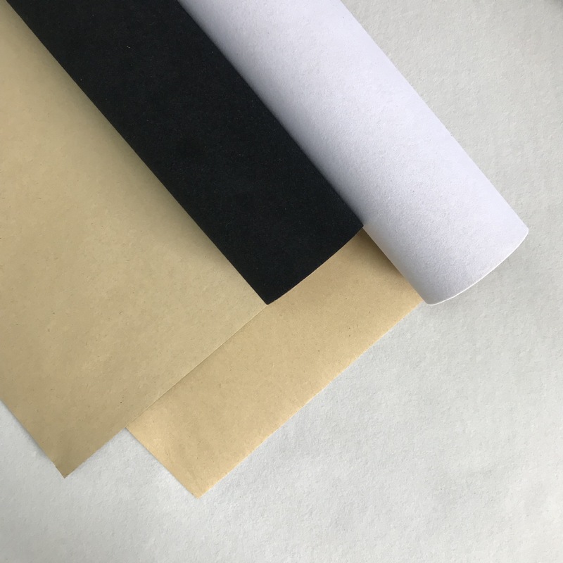 広州メーカーの不織布の底に黒いバックゴムのフランネルの首飾り箱の包装箱の内張りは粘着しています。|undefined