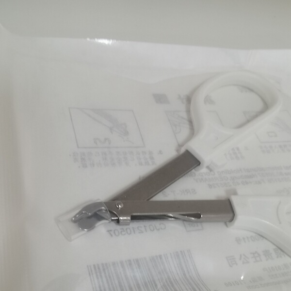 Kaizhen uses a needle disassembly nail disassembly wound Skin suture…
