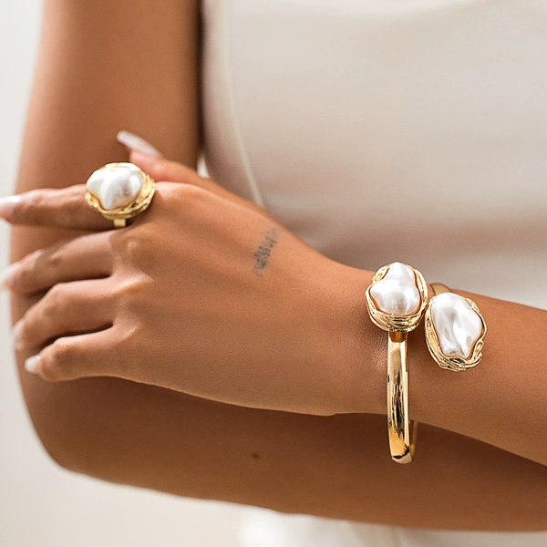 Ring, golden bracelet