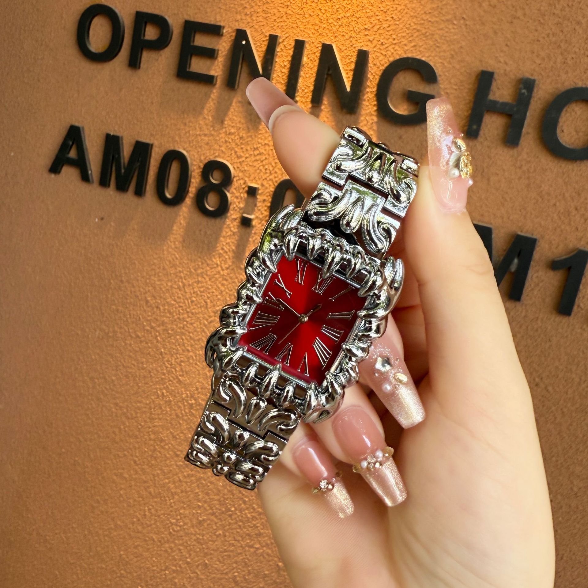 Foreign Trade Popular European and American Style Special-Shaped Square Claw Watch Men's Millennium Retro Personalized Embossed Pointed Claw Men's Watch