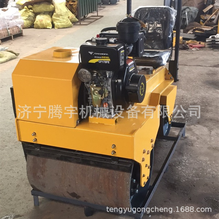 现货供应小型振动柴油压路机 双钢轮驾驶式压草机  震动压路机