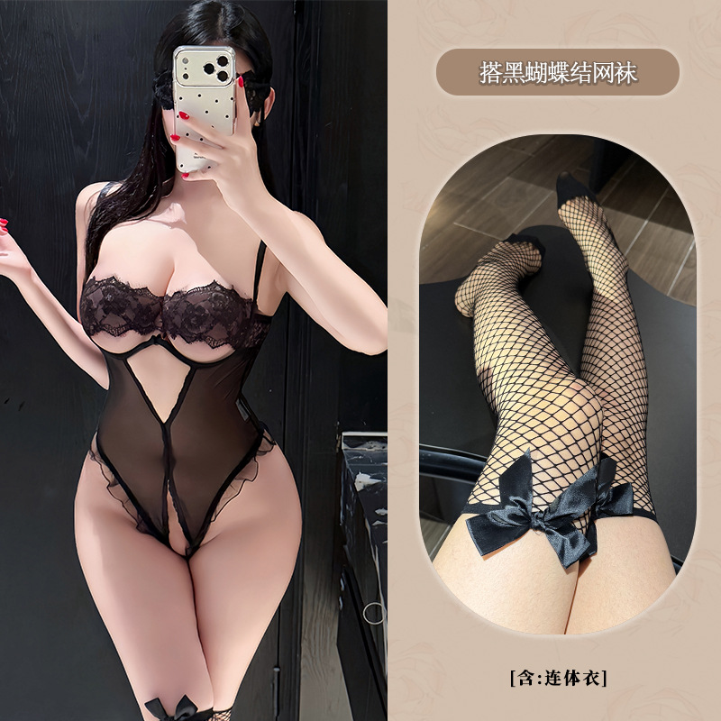 검정색 바디수트 + 검정 리본 망사 스타킹