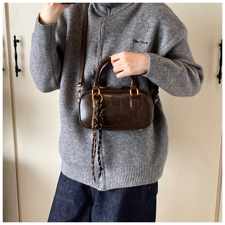 2024 New fashion bags for women, autumn and winter style, simple and fashionable work commute bag, retro single-shoulder underarm bag for women undefined