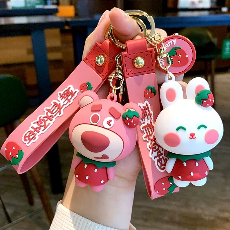 イチゴクマキーホルダー漫画人形ペンダント車のキーチェーンかわいいカップルバッグペンダント小さなギフト卸売|undefined
