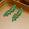 С серебряным штифтом, с кристаллами, зелёные листья, с кисточкой