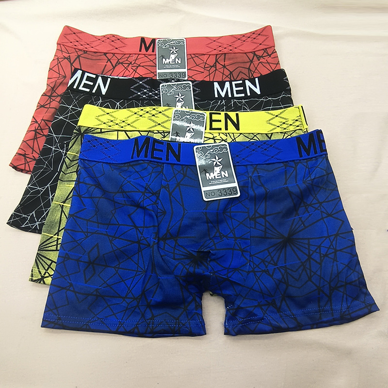 Pantalones de boxeador para hombres europeos y americanos Impresión de seda de leche tamaño libre pantalones de cuatro lados para hombres puestos de bajo precio transfronterizos especiales